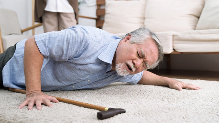 Thoái hoá khớp làm tăng nguy cơ té ngã ở người cao tuổi
