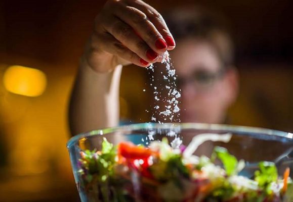 Chế độ ăn mặn, ăn nhiều muối của người Việt dễ gây cao huyết áp