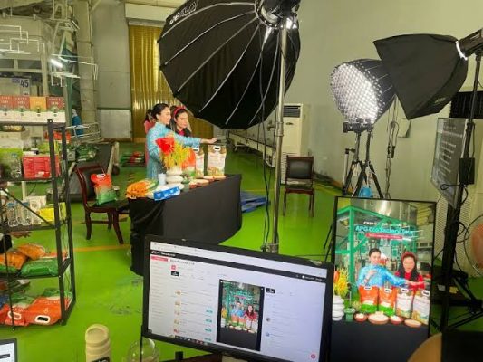 Khách hàng mua niềm tin trước khi mua sản phẩm