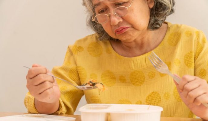 Khẩu phần giảm nhưng nhu cầu dinh dưỡng của cơ thể không thay đổi